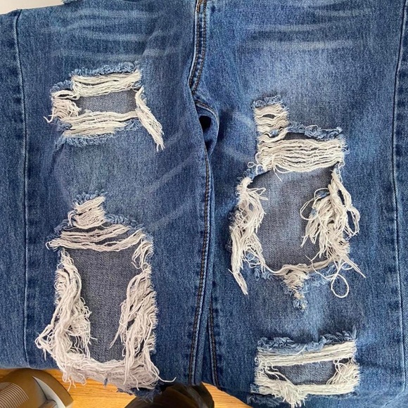 Denim Ripped Jeans 👖 - Picture 3 of 4